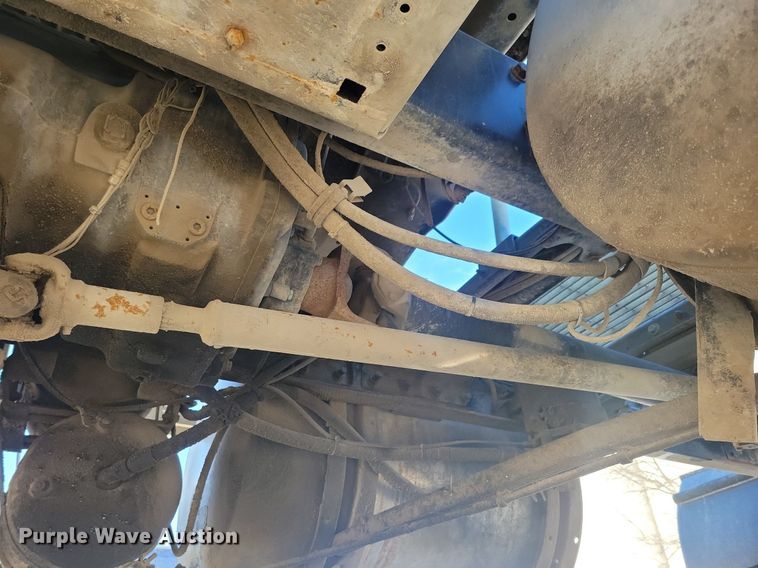 image for item DG0424 1994 Mack CH613 semi truck