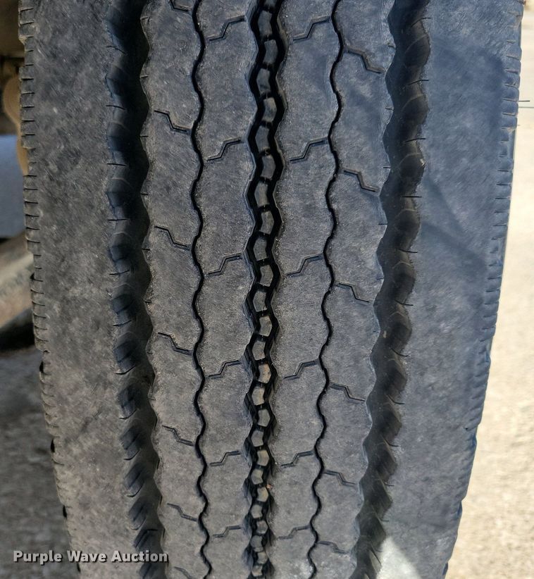 image for item DG0424 1994 Mack CH613 semi truck