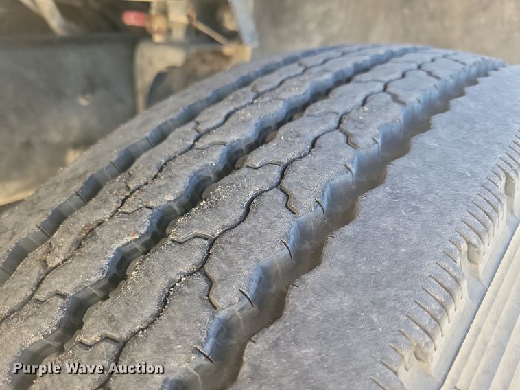 image for item DG0424 1994 Mack CH613 semi truck