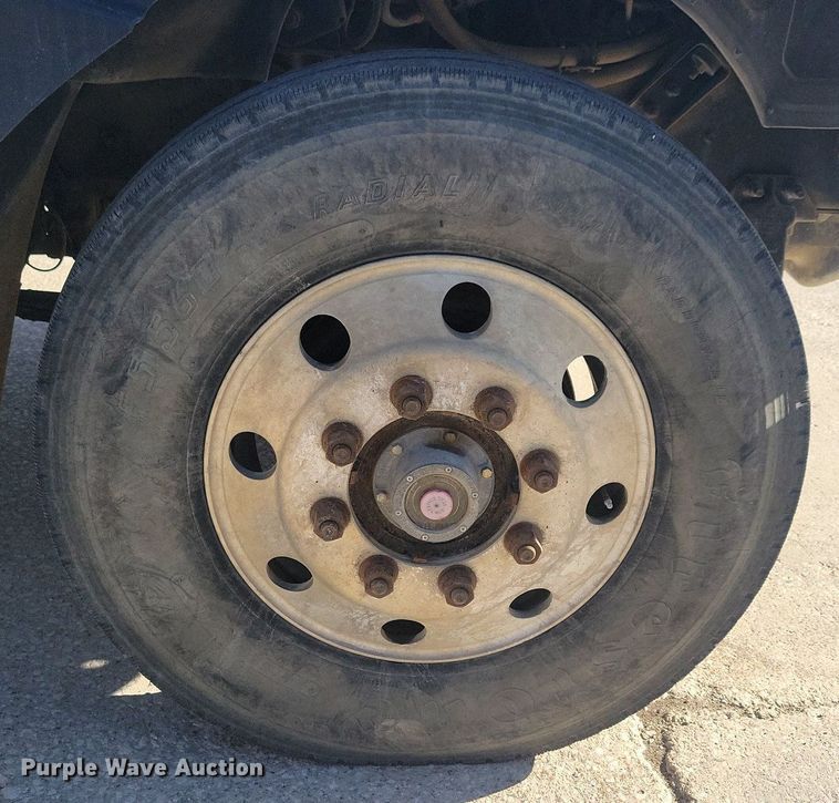 image for item DG0424 1994 Mack CH613 semi truck