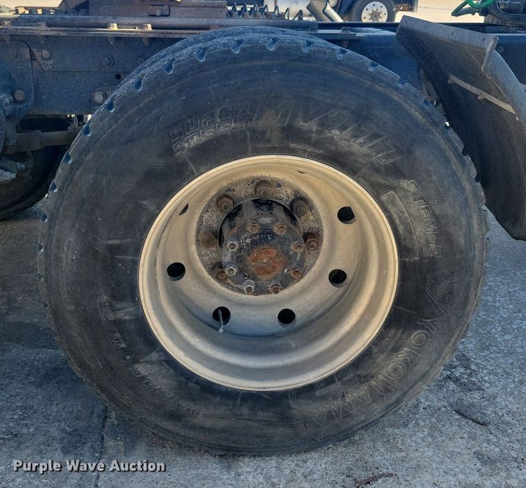 image for item DG0424 1994 Mack CH613 semi truck