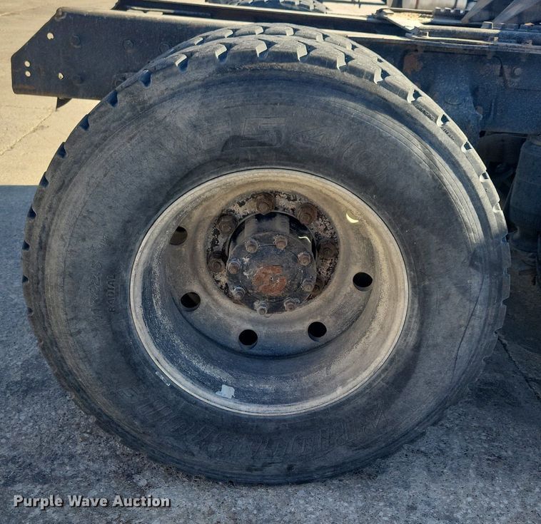 image for item DG0424 1994 Mack CH613 semi truck