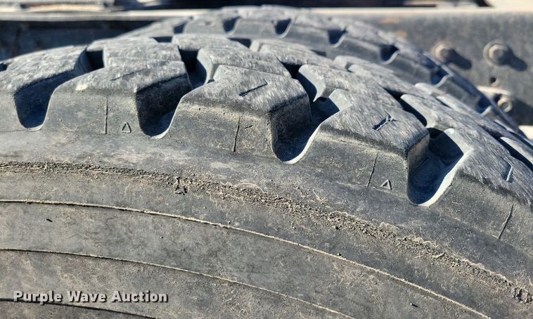 image for item DG0424 1994 Mack CH613 semi truck