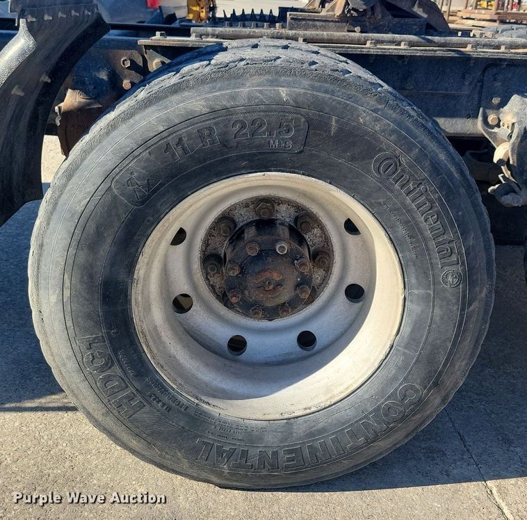 image for item DG0424 1994 Mack CH613 semi truck