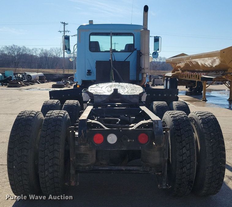 image for item DG0425 1994 Mack CH613 semi truck