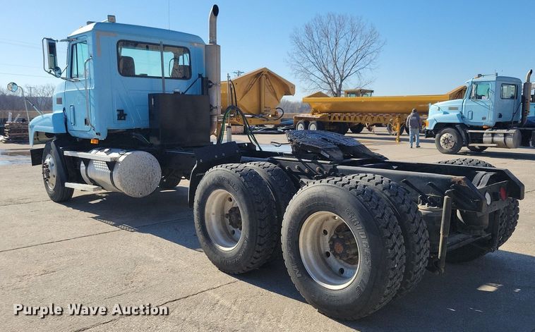 image for item DG0425 1994 Mack CH613 semi truck