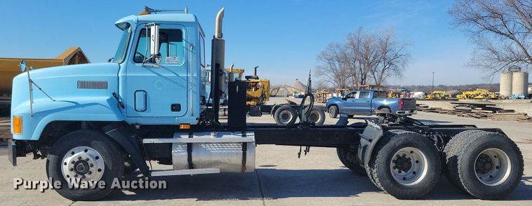 image for item DG0425 1994 Mack CH613 semi truck