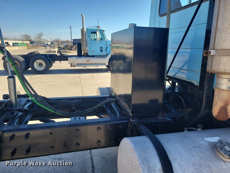 image for item DG0425 1994 Mack CH613 semi truck