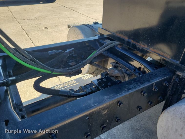 image for item DG0425 1994 Mack CH613 semi truck