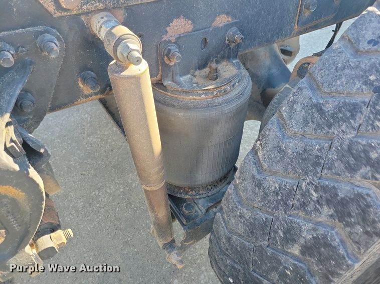 image for item DG0425 1994 Mack CH613 semi truck