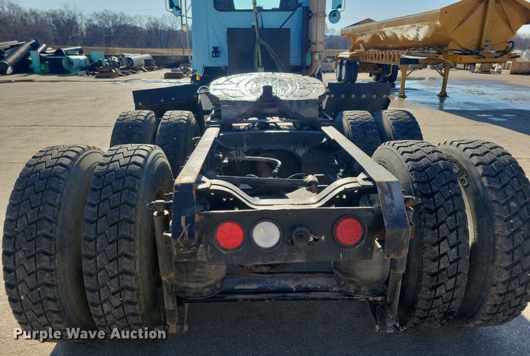 image for item DG0425 1994 Mack CH613 semi truck