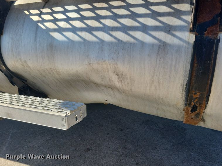 image for item DG0425 1994 Mack CH613 semi truck