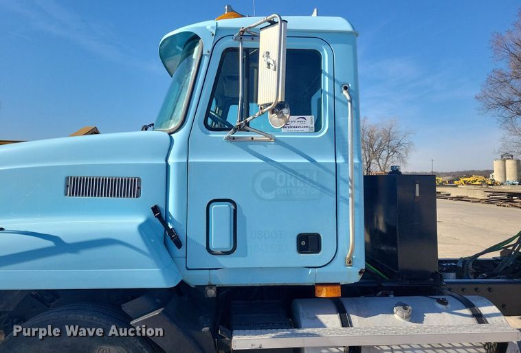 image for item DG0425 1994 Mack CH613 semi truck