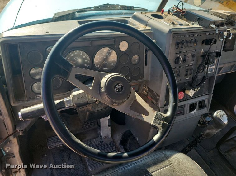 image for item DG0425 1994 Mack CH613 semi truck