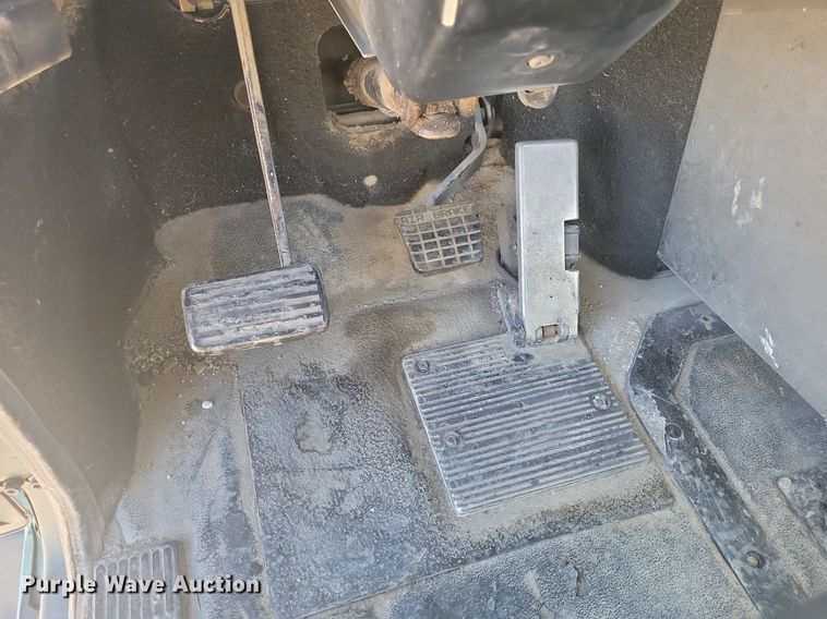 image for item DG0425 1994 Mack CH613 semi truck