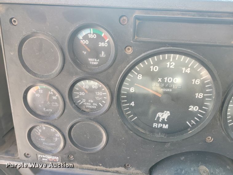 image for item DG0425 1994 Mack CH613 semi truck