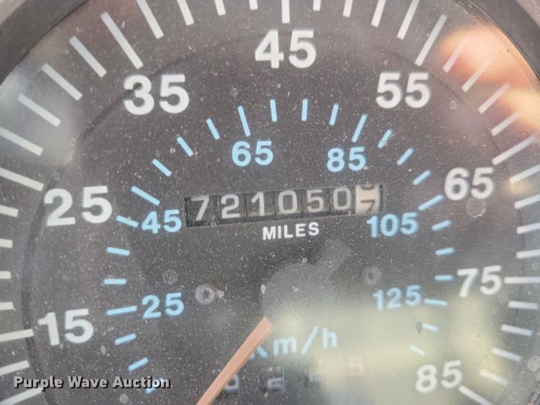 image for item DG0425 1994 Mack CH613 semi truck