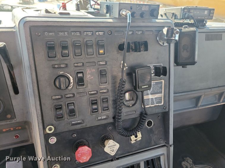 image for item DG0425 1994 Mack CH613 semi truck