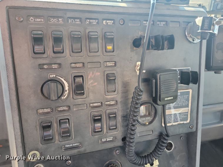 image for item DG0425 1994 Mack CH613 semi truck