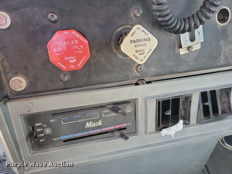 image for item DG0425 1994 Mack CH613 semi truck