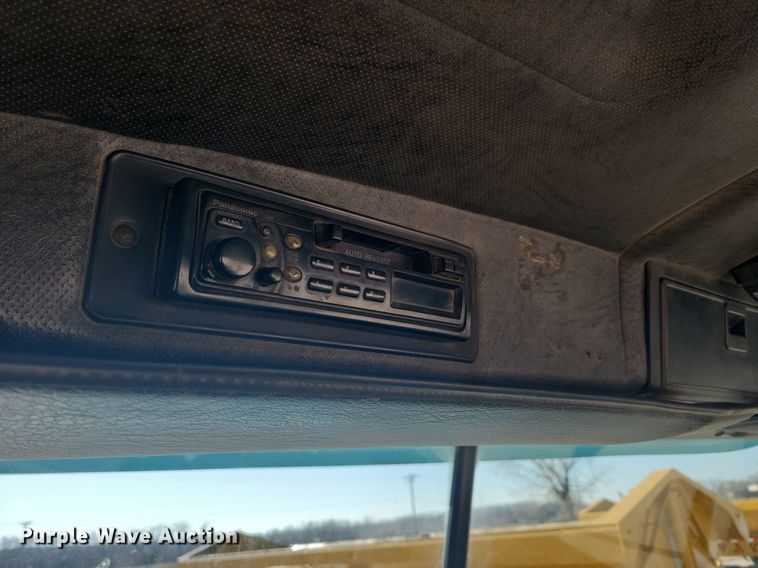 image for item DG0425 1994 Mack CH613 semi truck