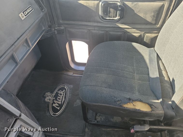 image for item DG0425 1994 Mack CH613 semi truck