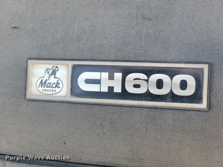 image for item DG0425 1994 Mack CH613 semi truck
