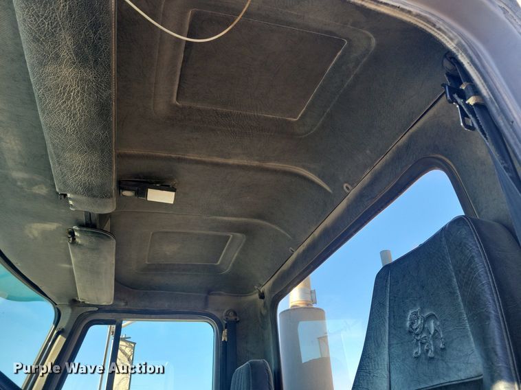 image for item DG0425 1994 Mack CH613 semi truck