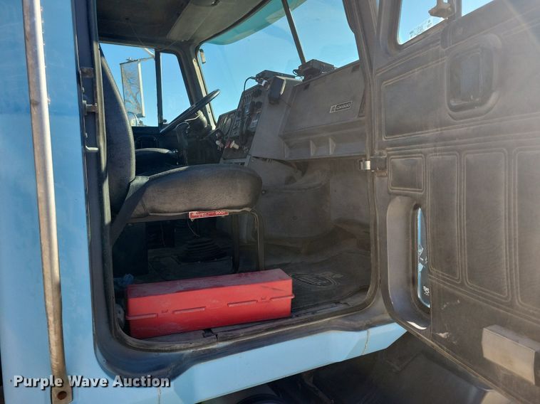 image for item DG0425 1994 Mack CH613 semi truck