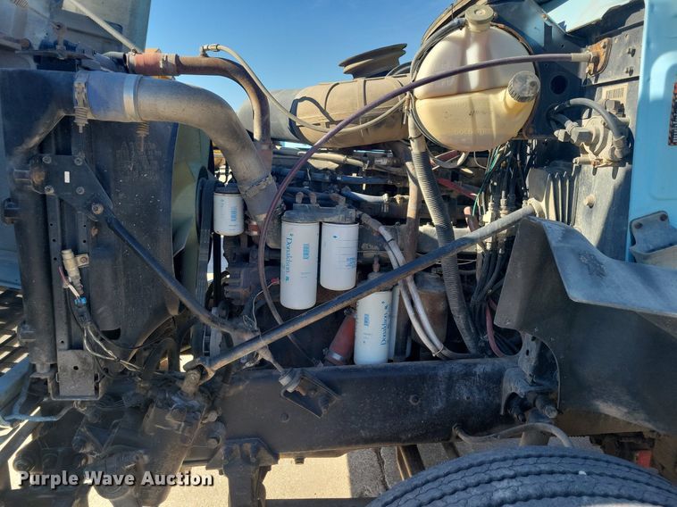 image for item DG0425 1994 Mack CH613 semi truck