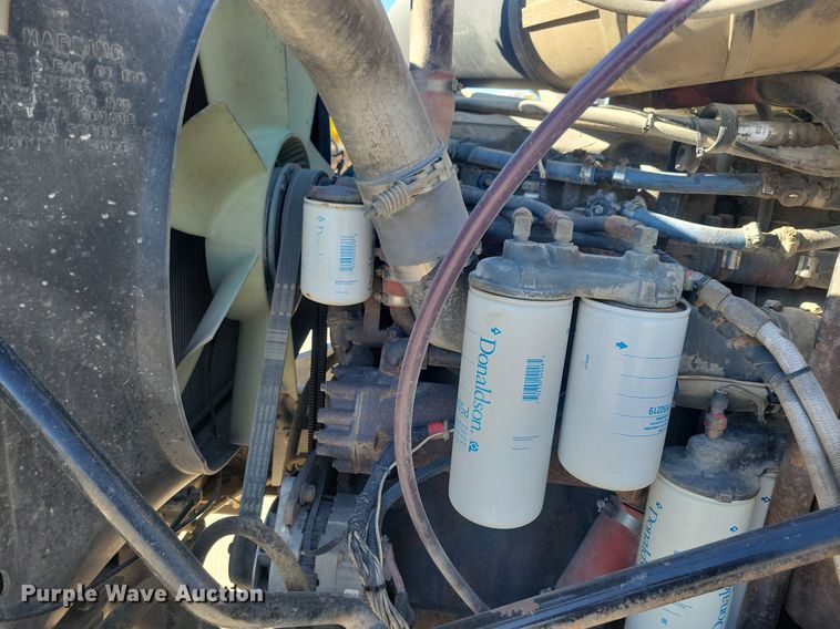 image for item DG0425 1994 Mack CH613 semi truck