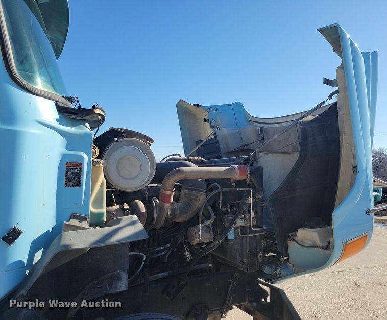 image for item DG0425 1994 Mack CH613 semi truck