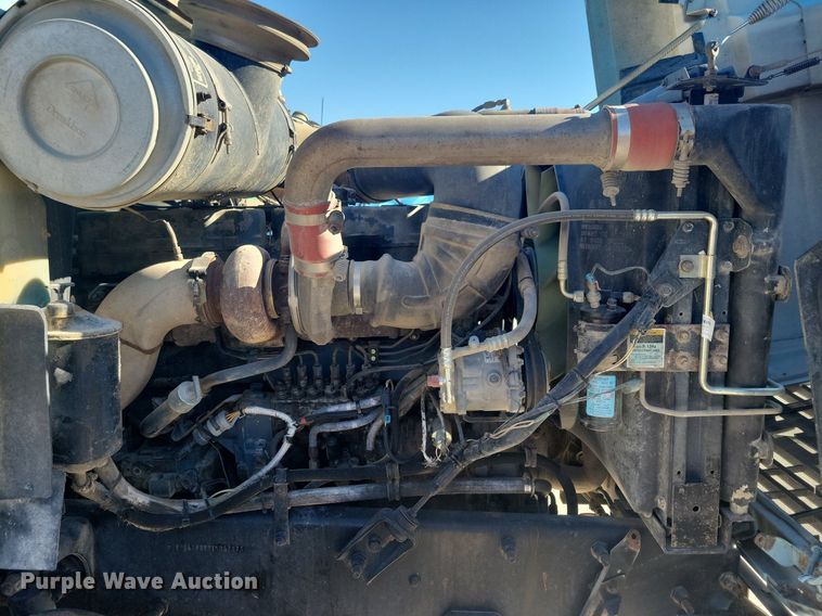 image for item DG0425 1994 Mack CH613 semi truck