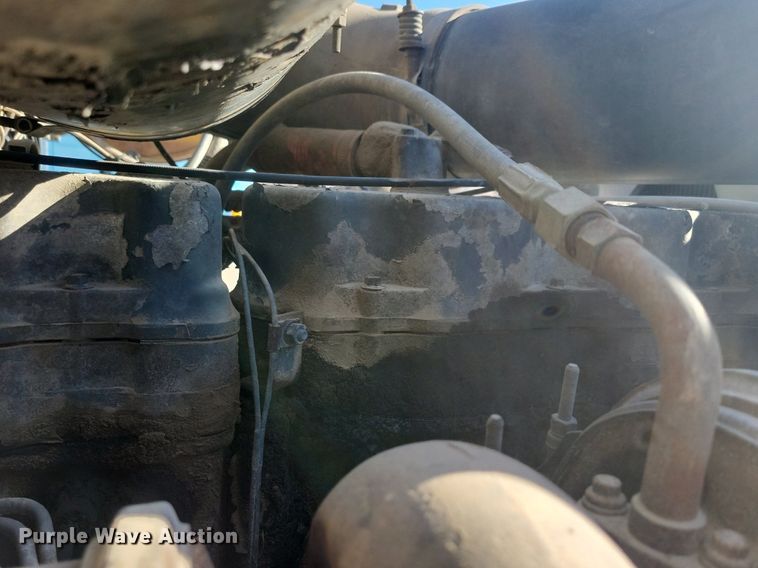 image for item DG0425 1994 Mack CH613 semi truck