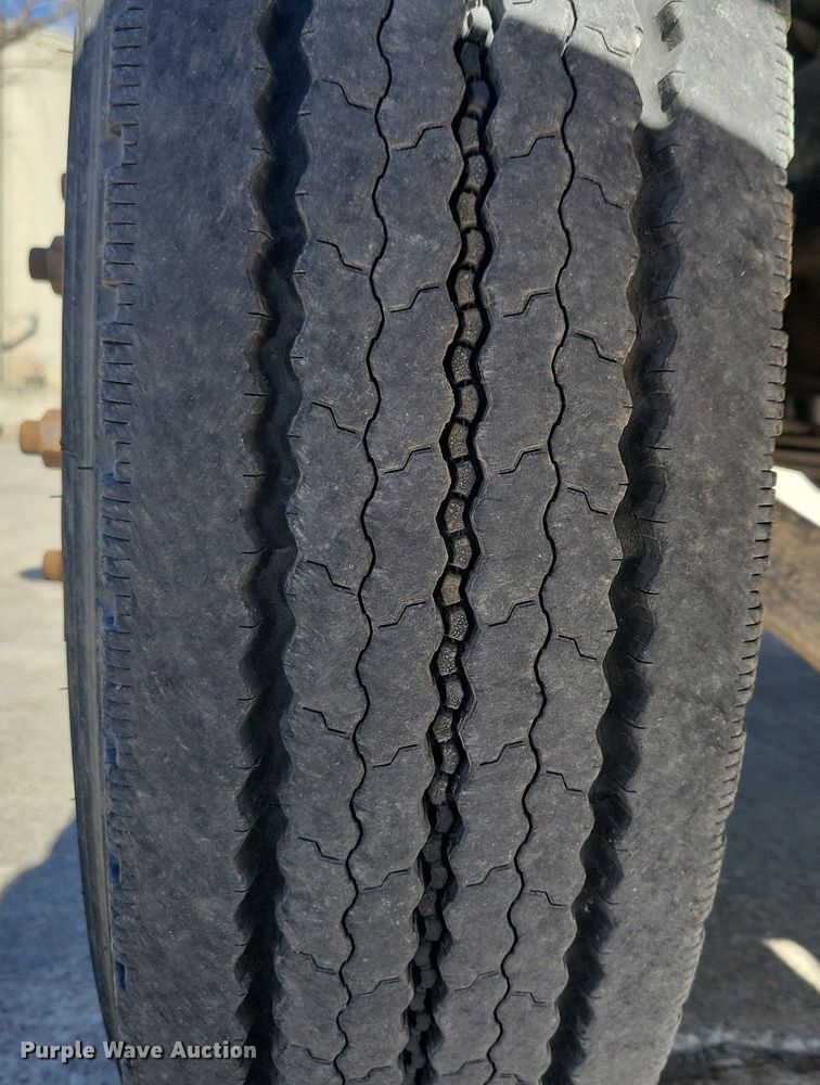 image for item DG0425 1994 Mack CH613 semi truck