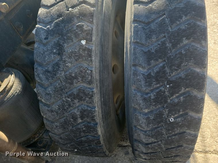 image for item DG0425 1994 Mack CH613 semi truck