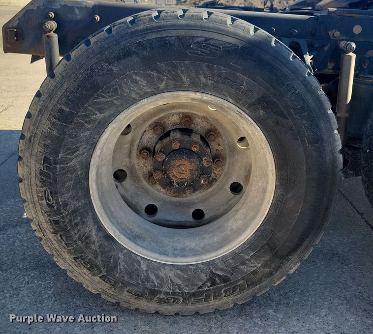 image for item DG0425 1994 Mack CH613 semi truck