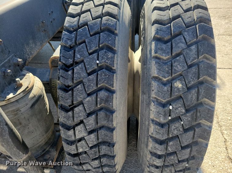 image for item DG0425 1994 Mack CH613 semi truck