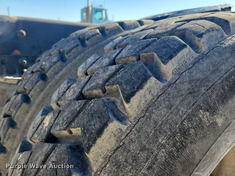 image for item DG0425 1994 Mack CH613 semi truck