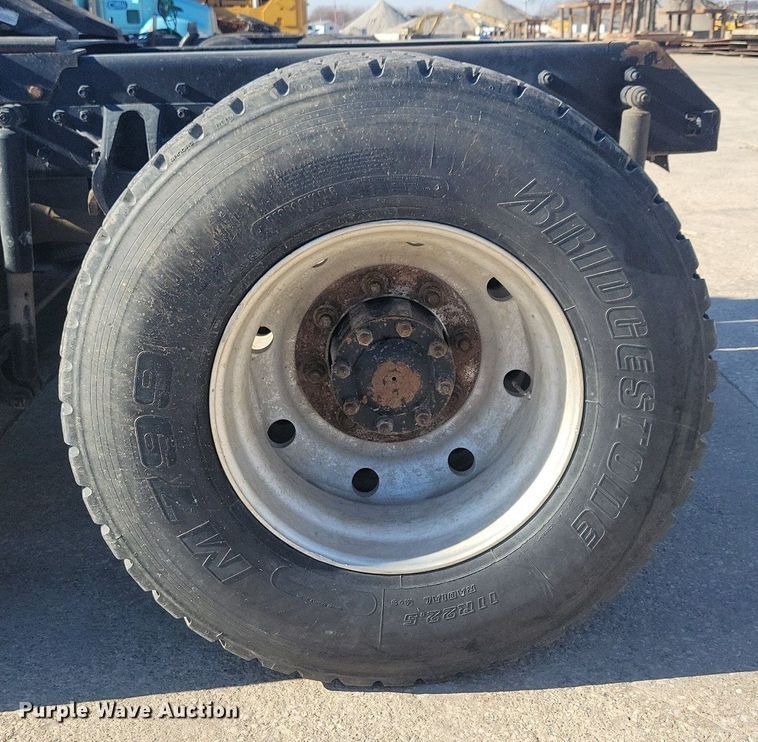 image for item DG0425 1994 Mack CH613 semi truck