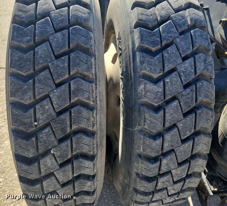 image for item DG0425 1994 Mack CH613 semi truck