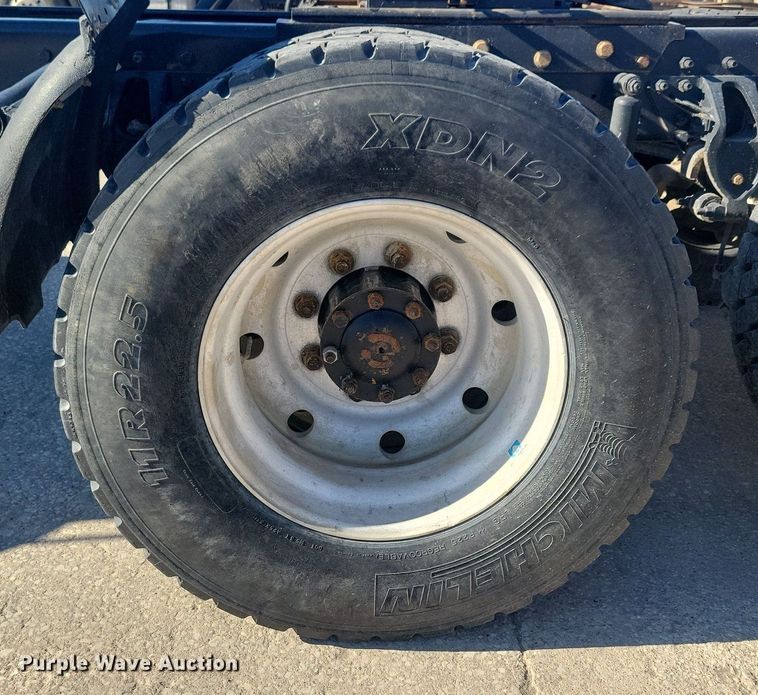 image for item DG0425 1994 Mack CH613 semi truck