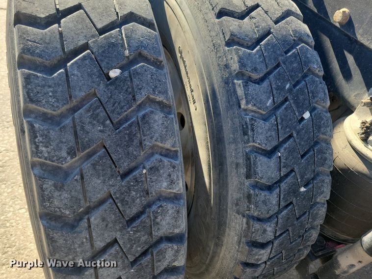 image for item DG0425 1994 Mack CH613 semi truck