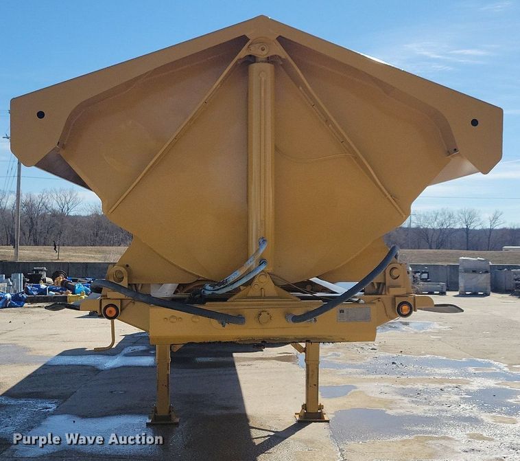 image for item DG0426 2004 Trail King TK60SSD side dump trailer