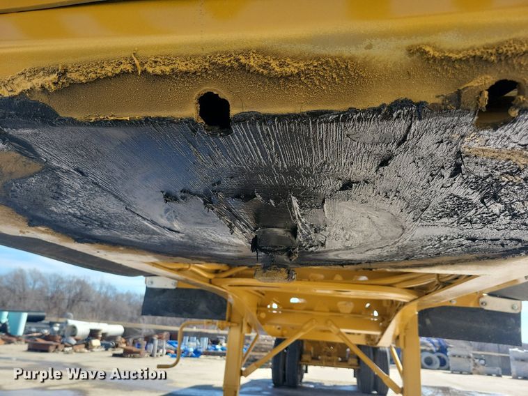 image for item DG0426 2004 Trail King TK60SSD side dump trailer