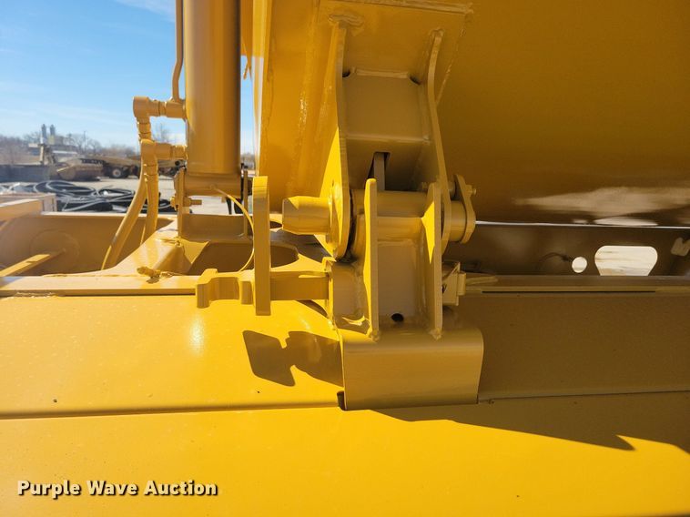 image for item DG0426 2004 Trail King TK60SSD side dump trailer