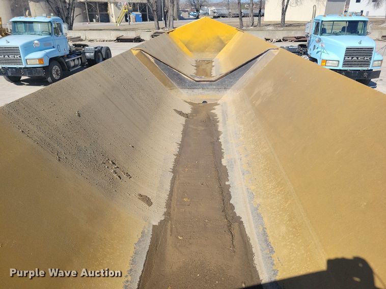 image for item DG0426 2004 Trail King TK60SSD side dump trailer