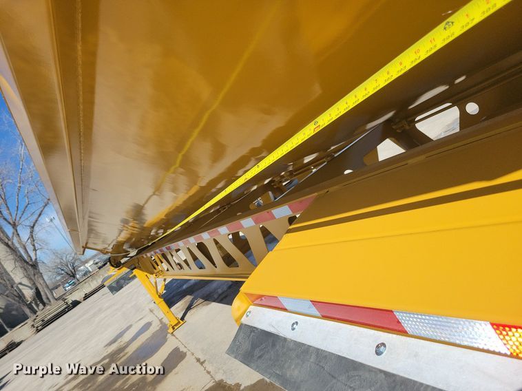 image for item DG0426 2004 Trail King TK60SSD side dump trailer