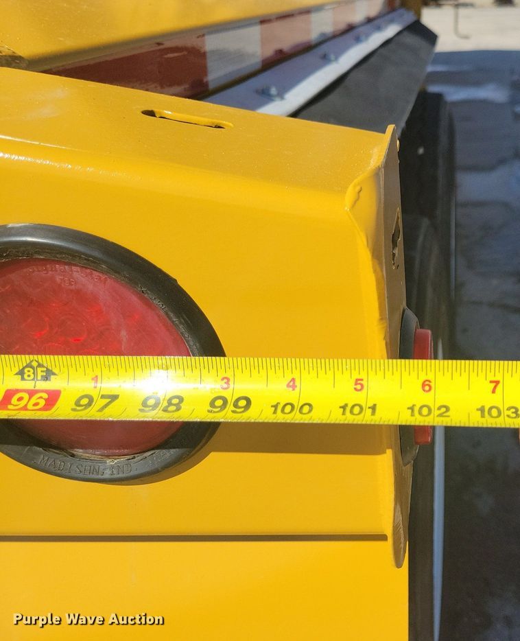 image for item DG0426 2004 Trail King TK60SSD side dump trailer