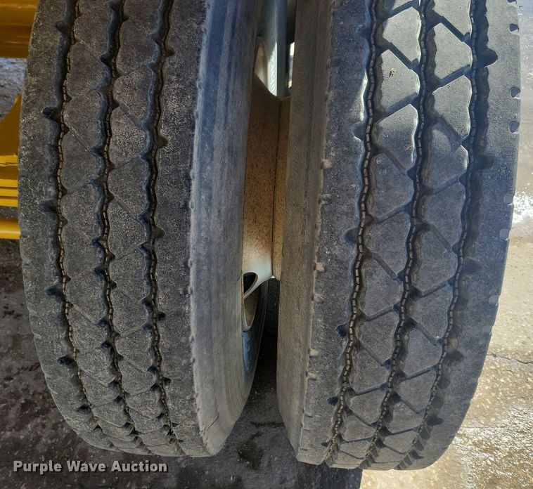 image for item DG0426 2004 Trail King TK60SSD side dump trailer